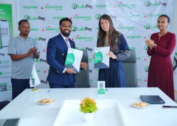 Safaricom Mpesa and Lakipay CEOs signing an agreement